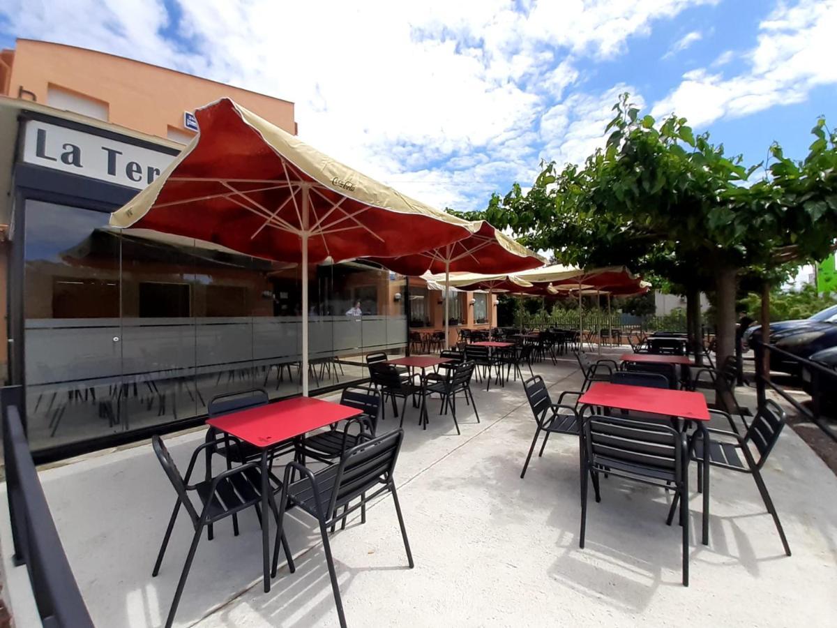 Hostal Mas Ferrer Cornellá de Terri エクステリア 写真