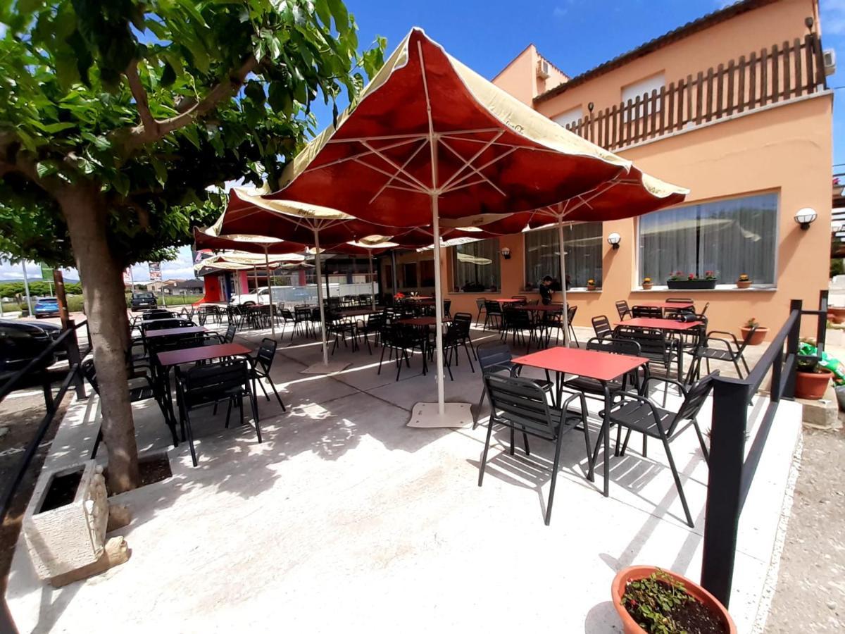 Hostal Mas Ferrer Cornellá de Terri エクステリア 写真