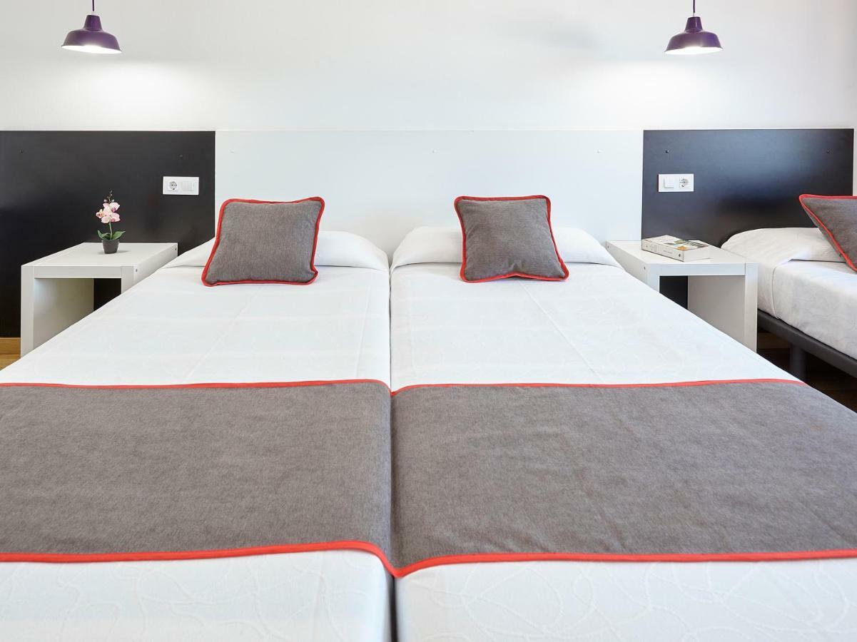 Hostal Mas Ferrer Cornellá de Terri エクステリア 写真