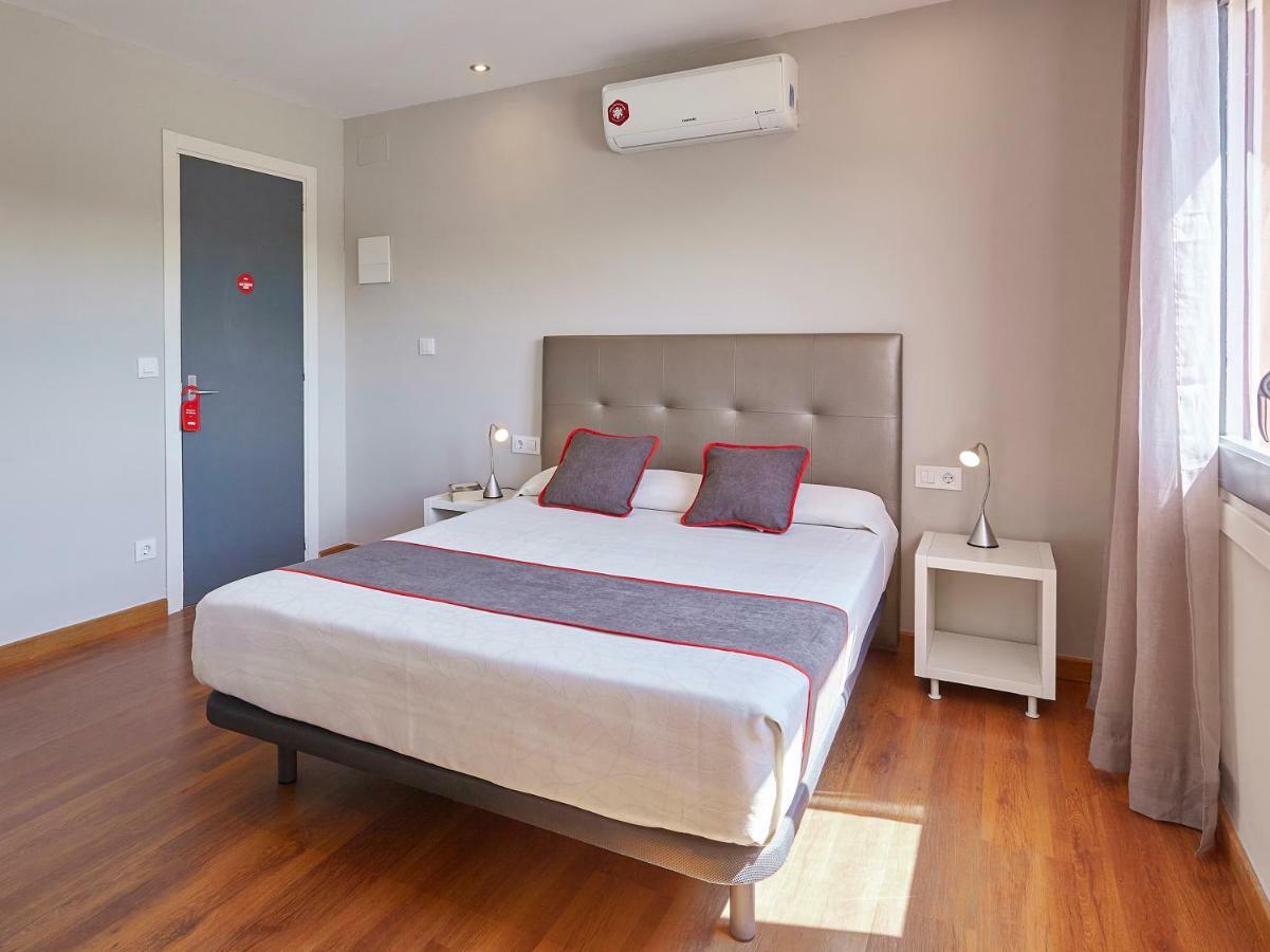 Hostal Mas Ferrer Cornellá de Terri エクステリア 写真