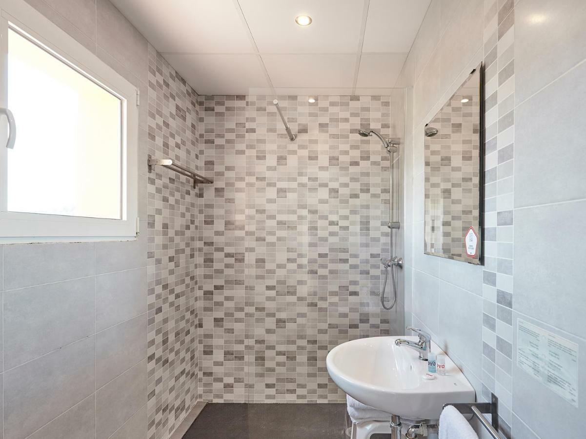 Hostal Mas Ferrer Cornellá de Terri エクステリア 写真