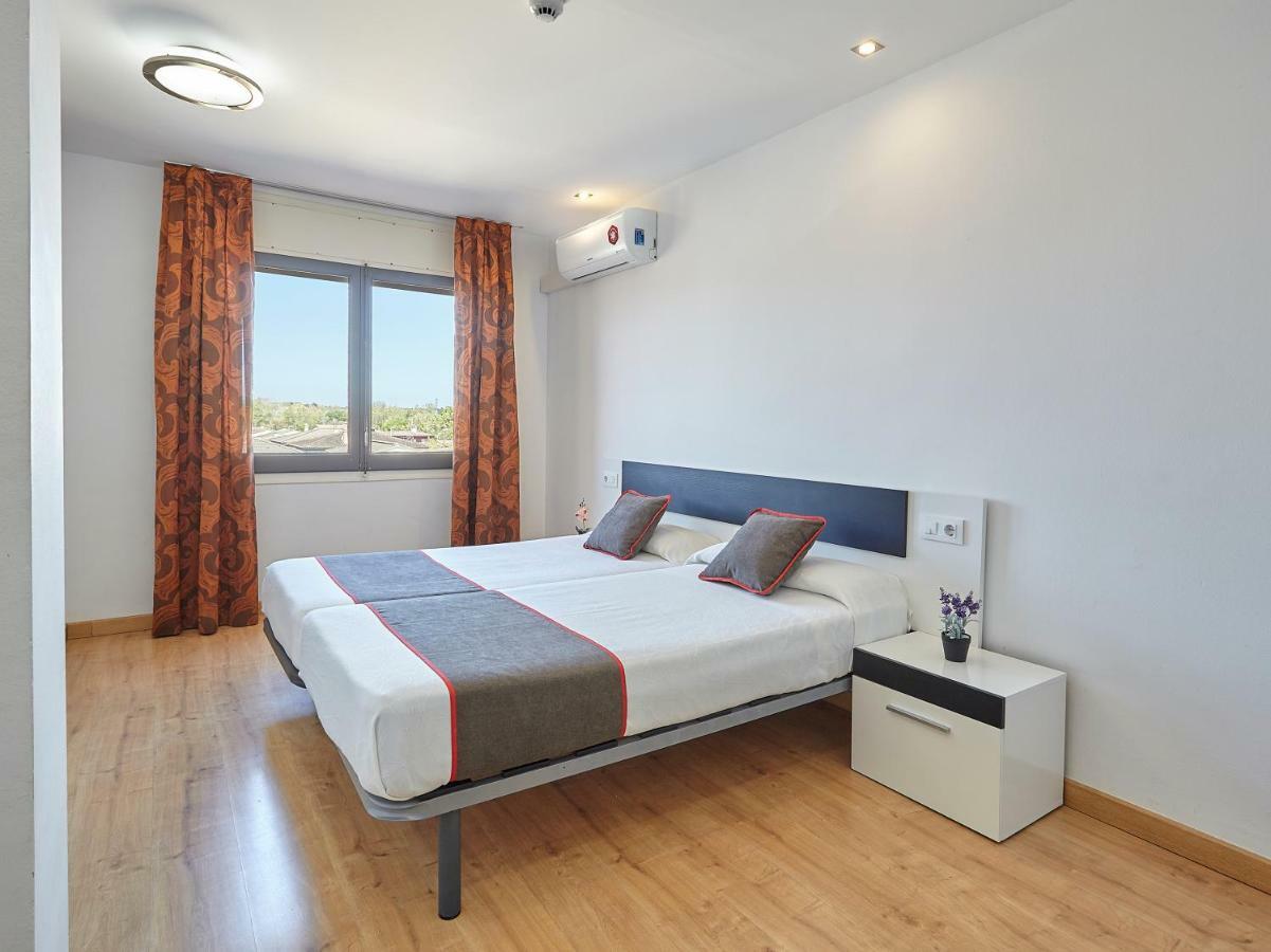 Hostal Mas Ferrer Cornellá de Terri エクステリア 写真