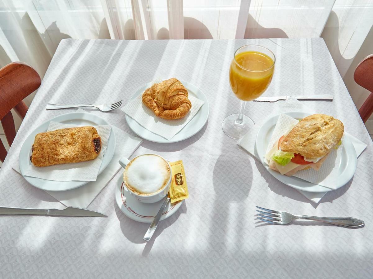 Hostal Mas Ferrer Cornellá de Terri エクステリア 写真