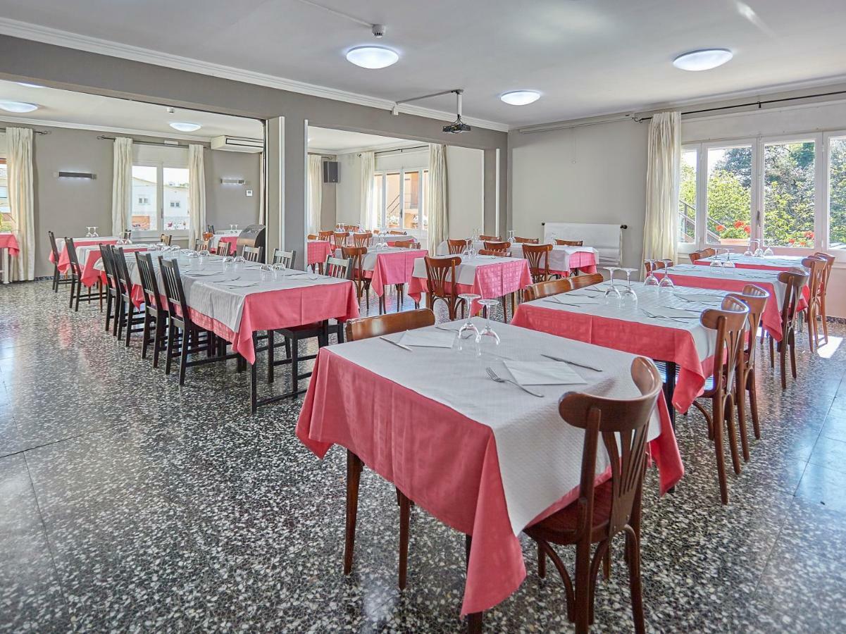 Hostal Mas Ferrer Cornellá de Terri エクステリア 写真