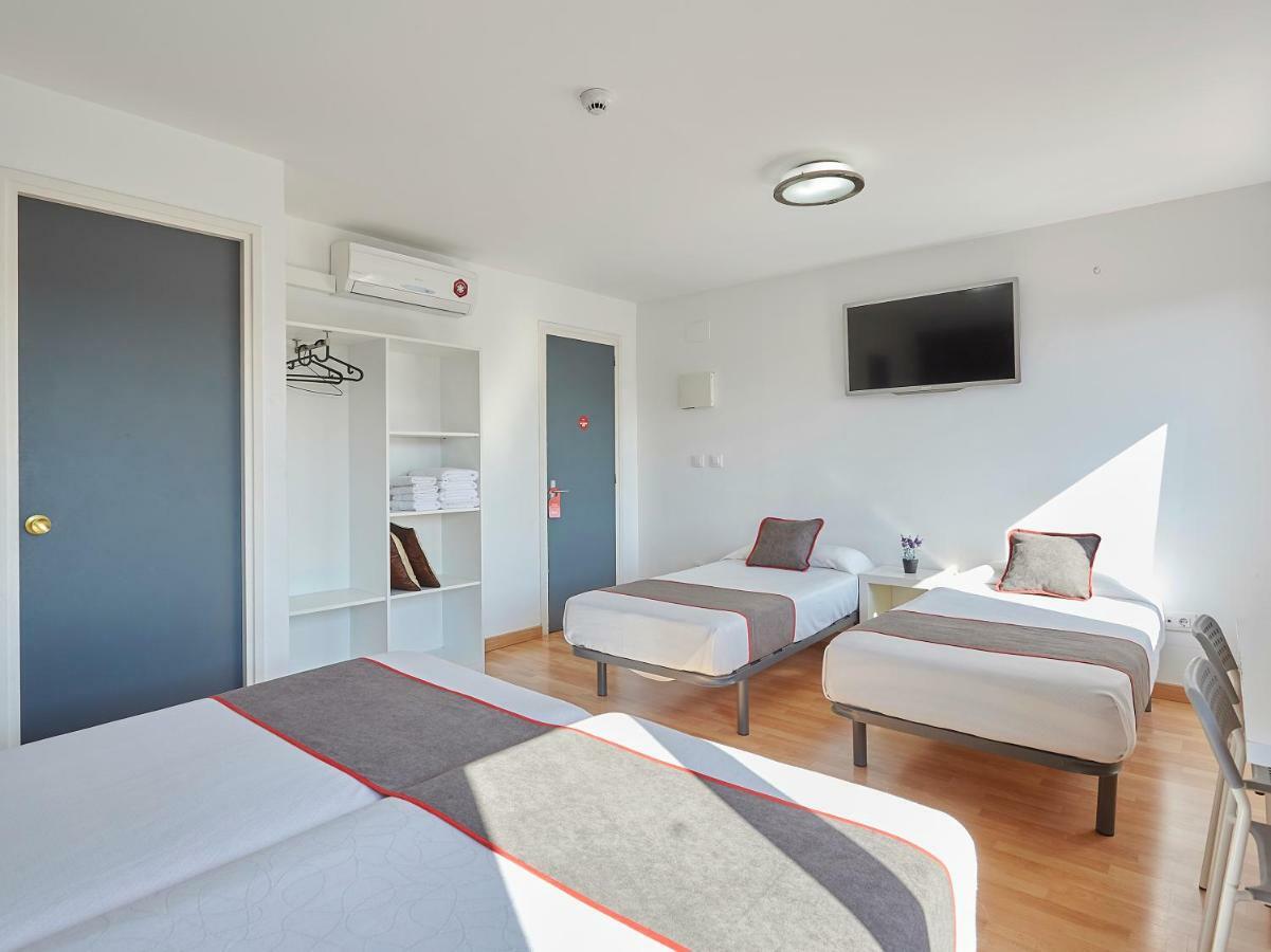 Hostal Mas Ferrer Cornellá de Terri エクステリア 写真