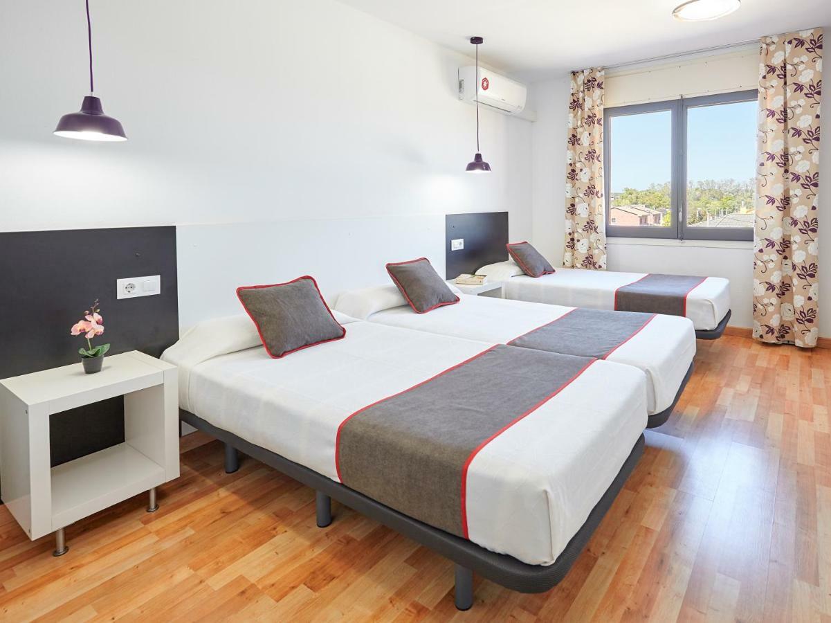 Hostal Mas Ferrer Cornellá de Terri エクステリア 写真