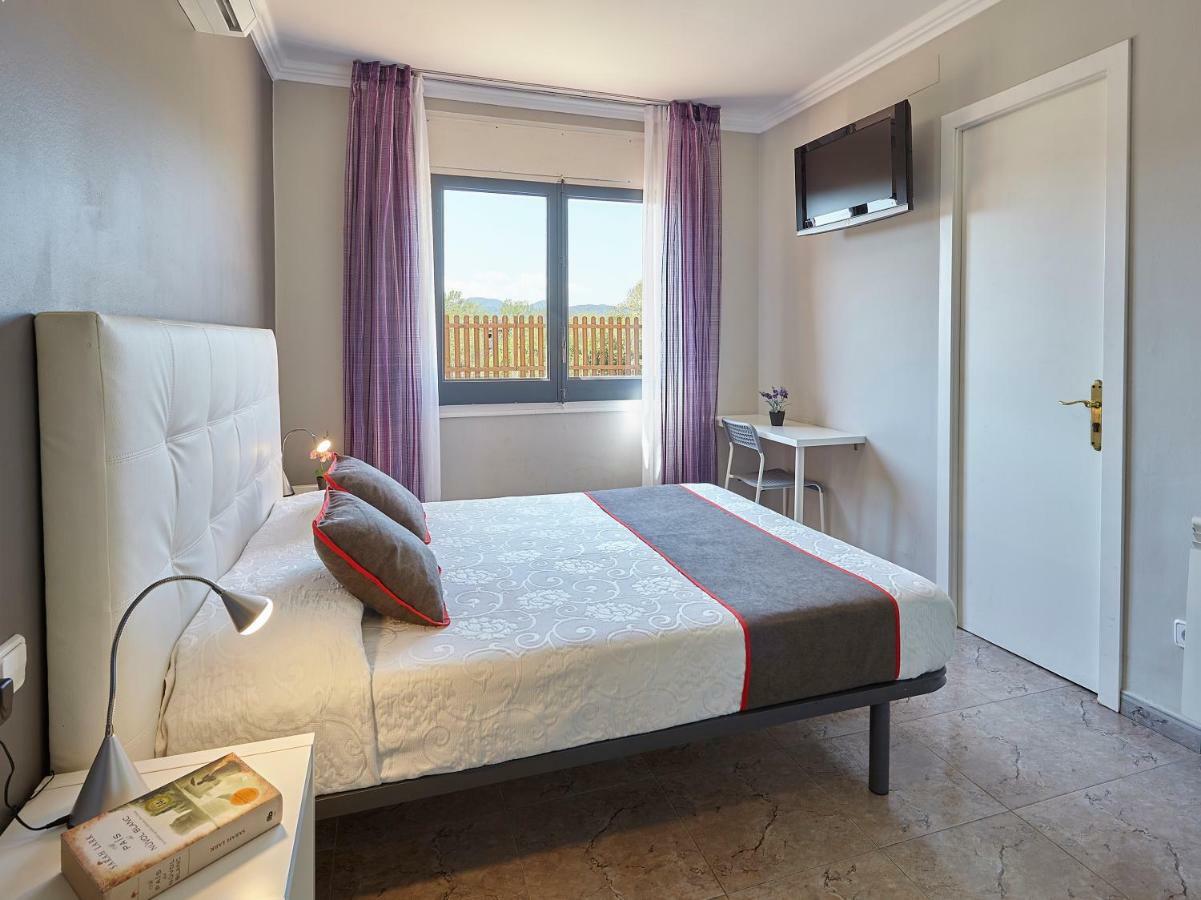 Hostal Mas Ferrer Cornellá de Terri エクステリア 写真
