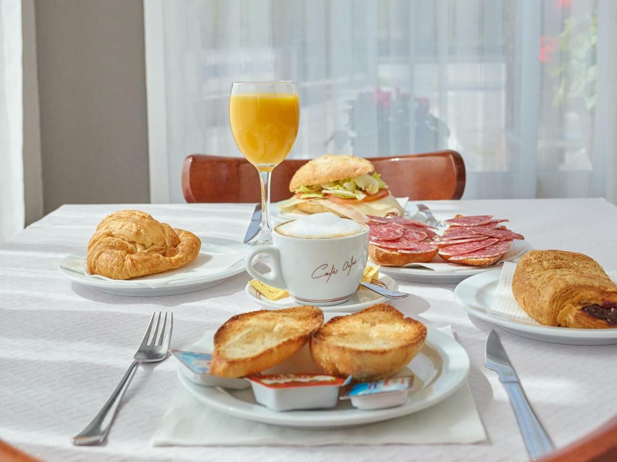 Hostal Mas Ferrer Cornellá de Terri エクステリア 写真