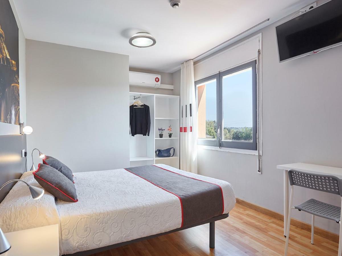 Hostal Mas Ferrer Cornellá de Terri エクステリア 写真