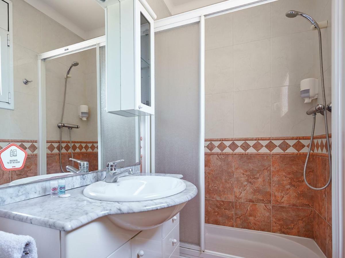 Hostal Mas Ferrer Cornellá de Terri エクステリア 写真