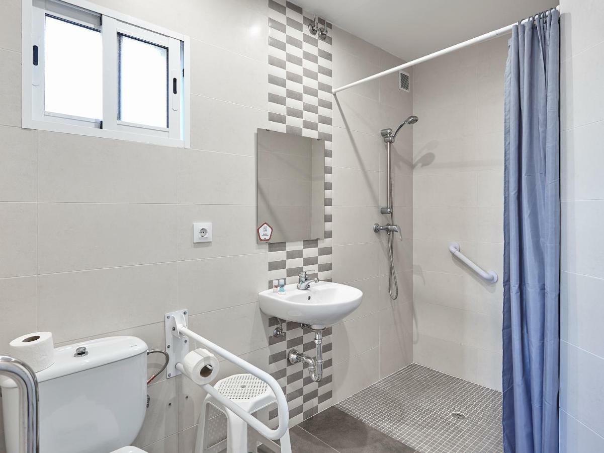 Hostal Mas Ferrer Cornellá de Terri エクステリア 写真