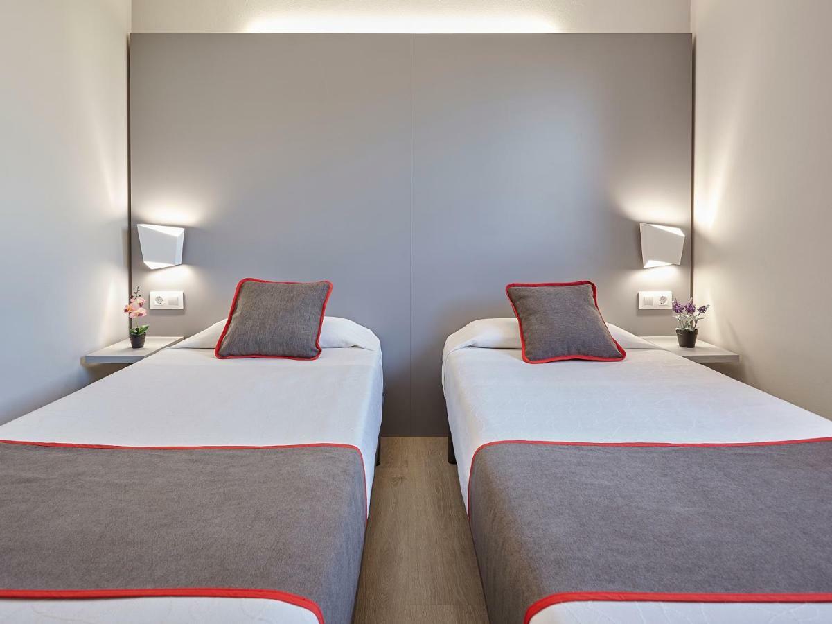 Hostal Mas Ferrer Cornellá de Terri エクステリア 写真